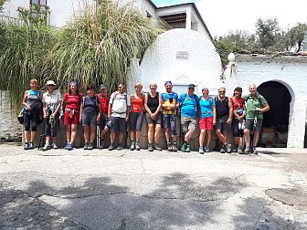 Foto von Wandergruppe in einem weissen Dorf in Andalusien